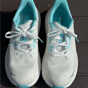 Hoka One One Womens Arahi 7 Running Shoes 7.5D Wide White Blue Comfort Cushioned